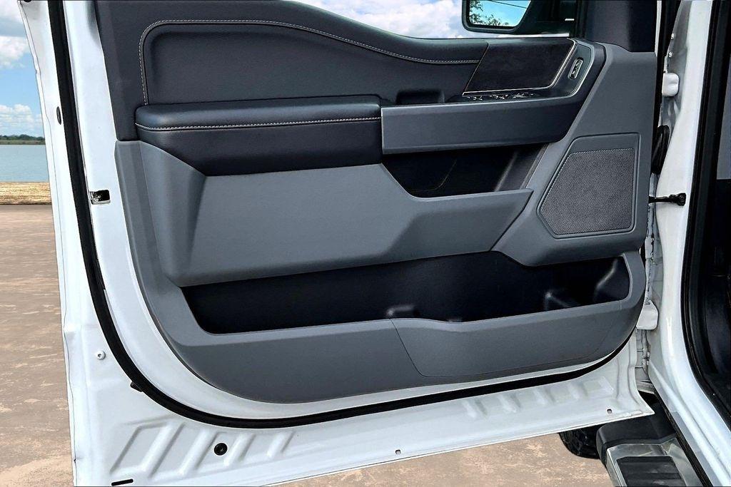 Ford F-150 XLT SuperCrew 4WD 2025