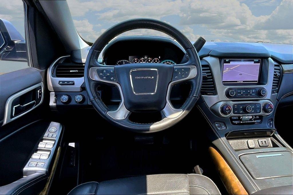 GMC Yukon Denali 4WD 2017