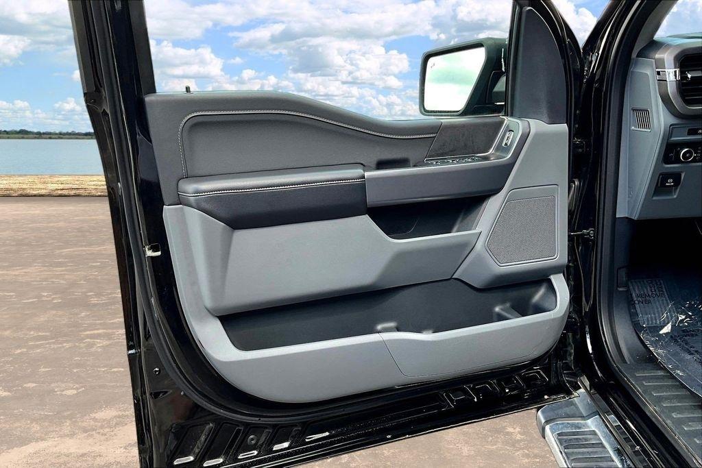 Ford F-150 XLT SuperCrew 4WD 2025