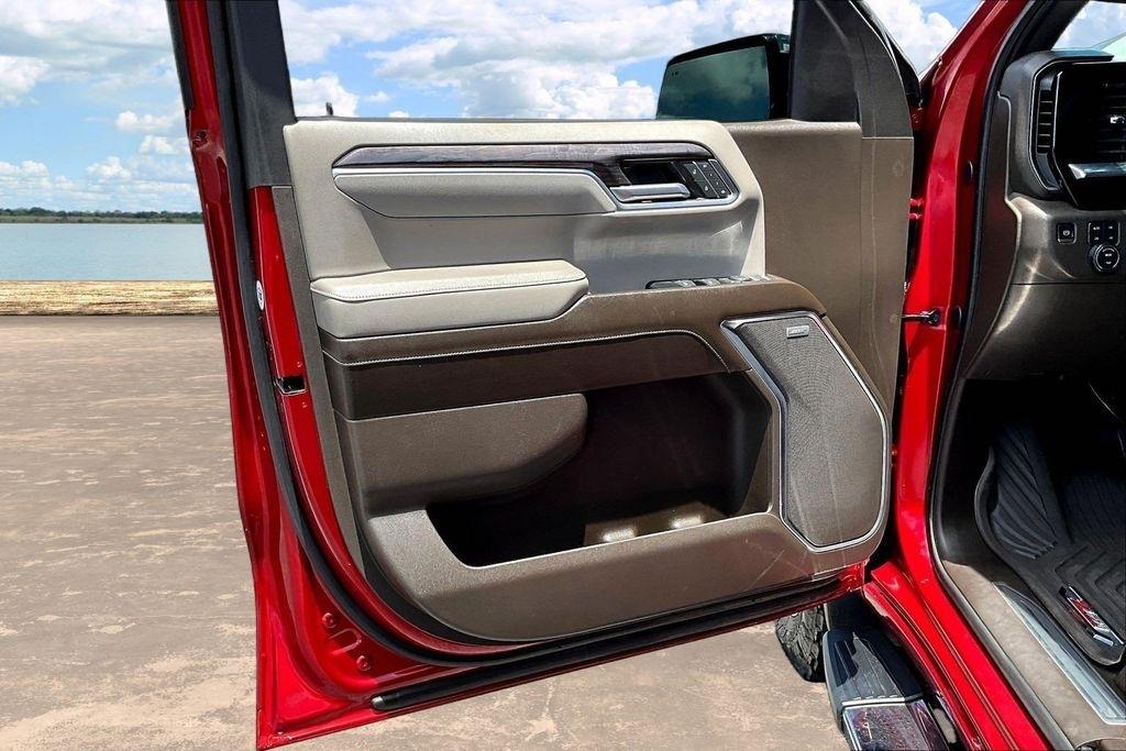 Chevrolet Silverado 1500 LTZ Crew Cab 4WD 2023
