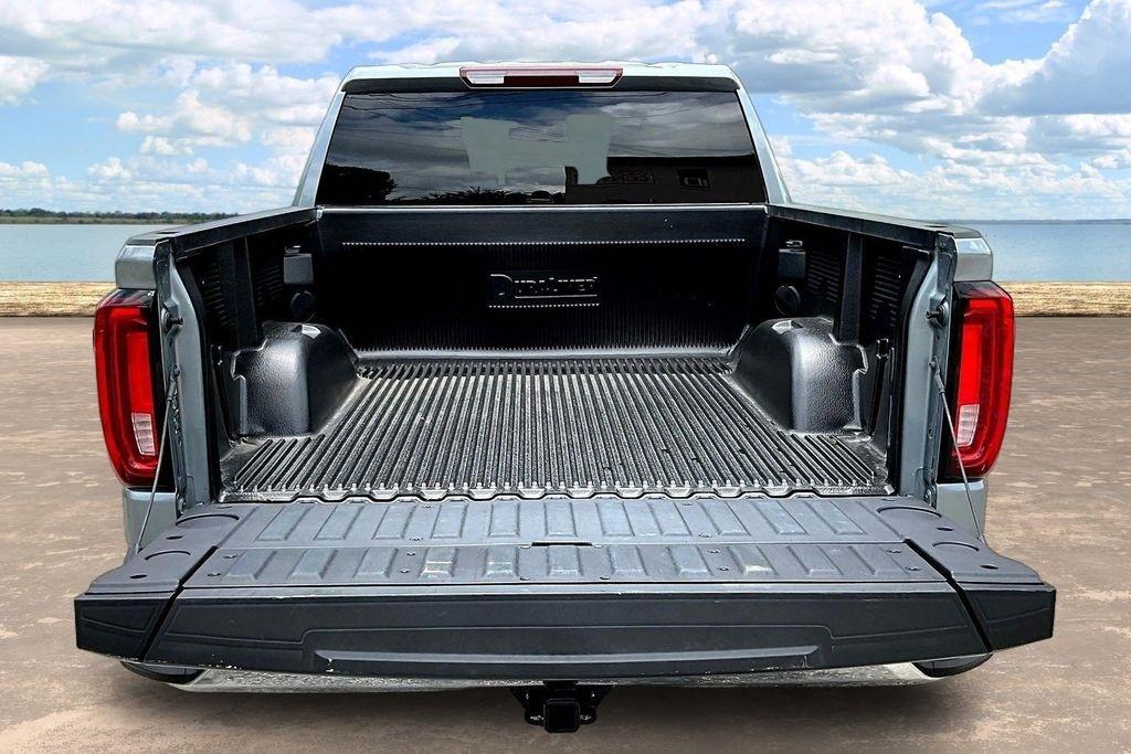 GMC Sierra 1500 SLT Crew Cab 4WD 2026