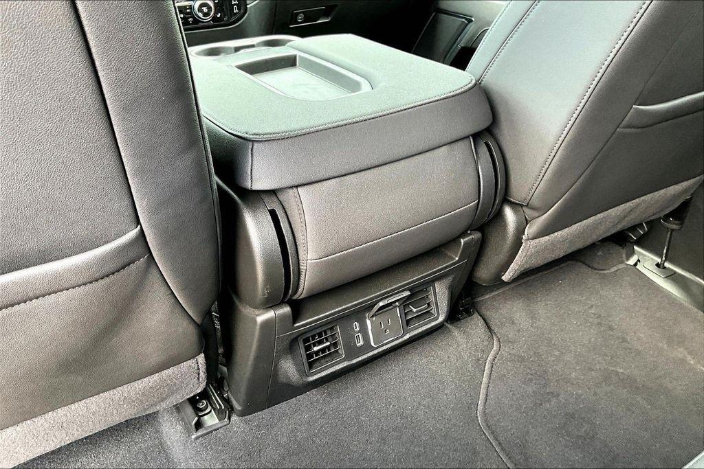 GMC Sierra 1500 SLT Crew Cab 4WD 2026