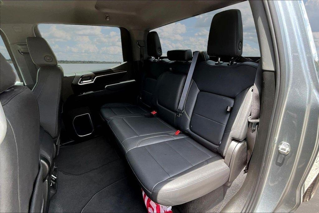 GMC Sierra 1500 SLT Crew Cab 4WD 2026