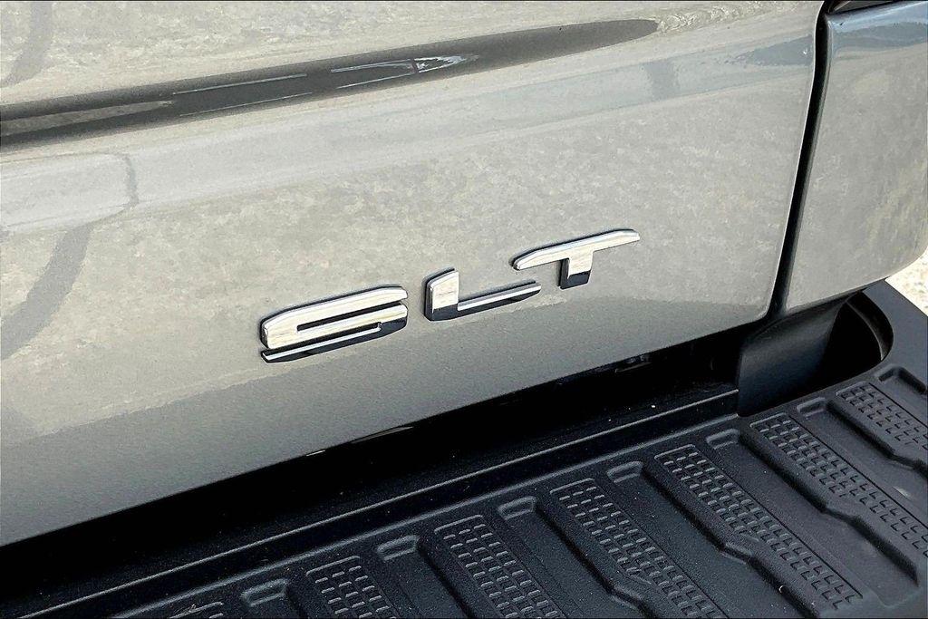 GMC Sierra 1500 SLT Crew Cab 4WD 2026