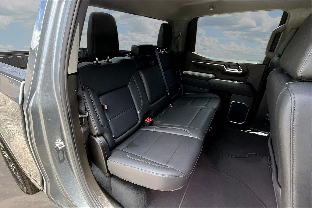 GMC Sierra 1500 SLT Crew Cab 4WD 2026