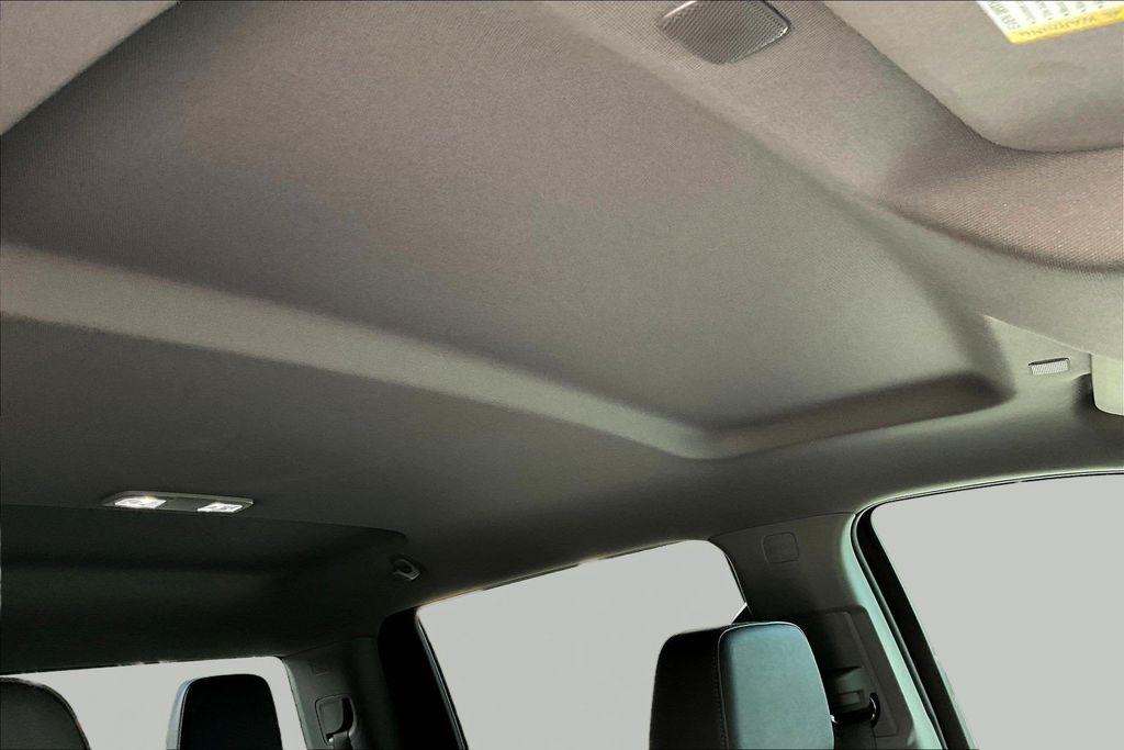 GMC Sierra 1500 SLT Crew Cab 4WD 2026