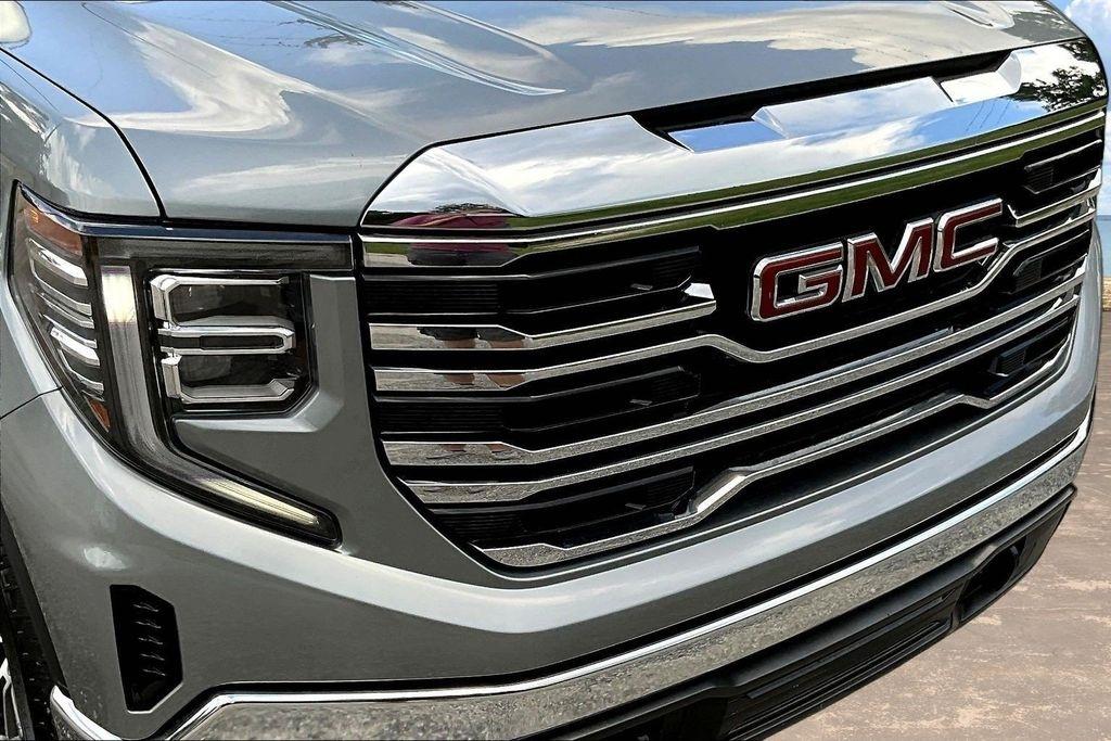 GMC Sierra 1500 SLT Crew Cab 4WD 2026