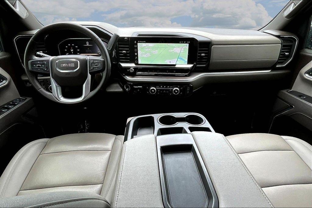 GMC Sierra 1500 SLT Crew Cab 4WD 2026