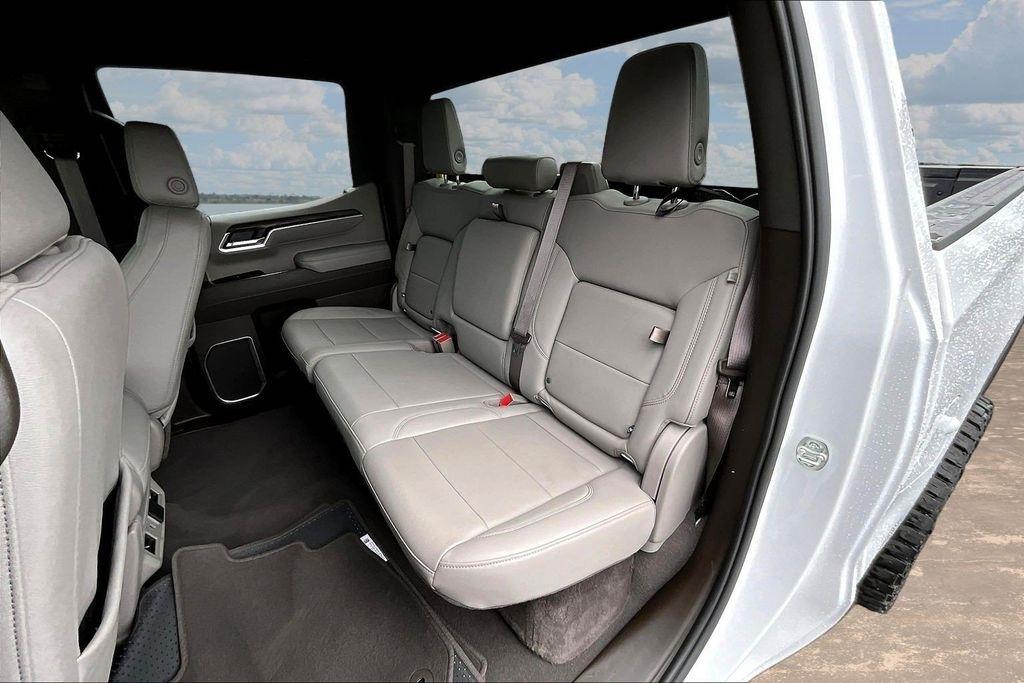 GMC Sierra 1500 SLT Crew Cab 4WD 2026