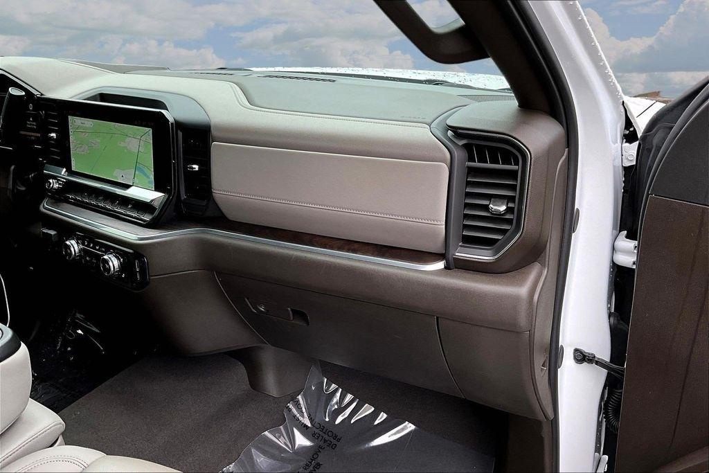 GMC Sierra 1500 SLT Crew Cab 4WD 2026