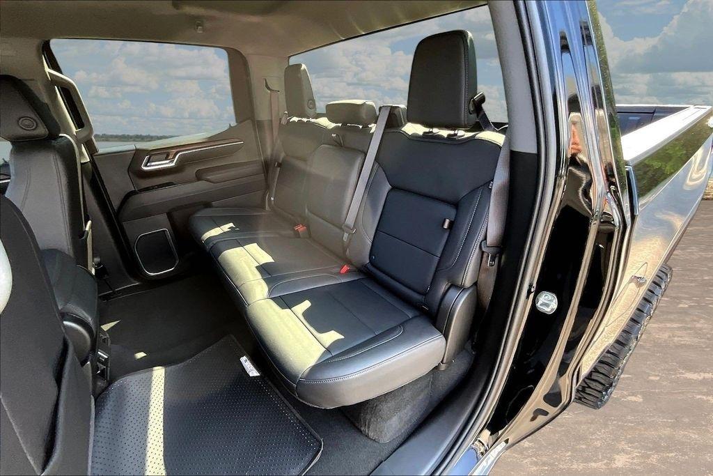 GMC Sierra 1500 SLT Crew Cab 4WD 2026