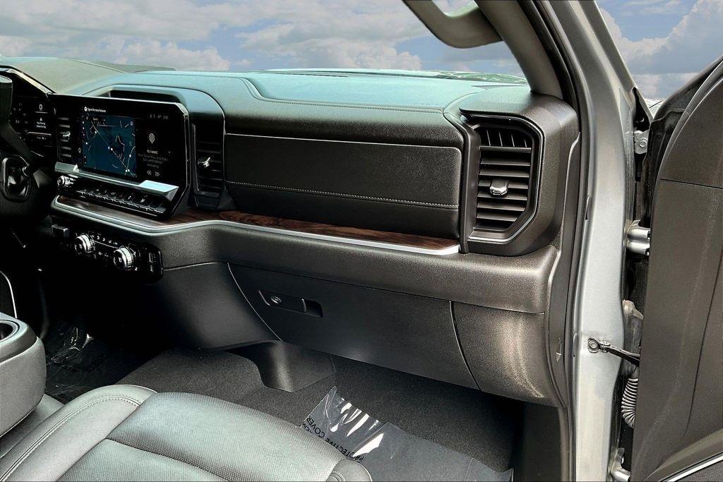 GMC Sierra 1500 SLT Crew Cab 4WD 2025