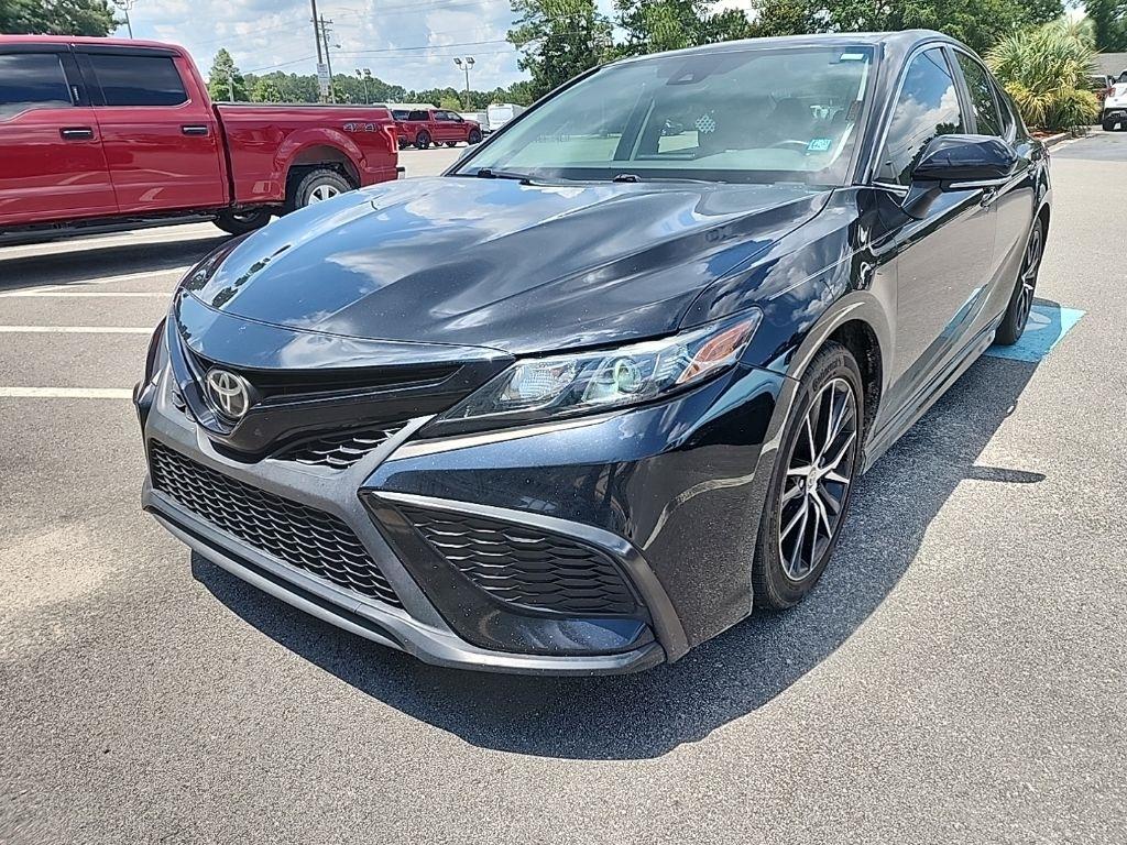 Toyota Camry SE 2021