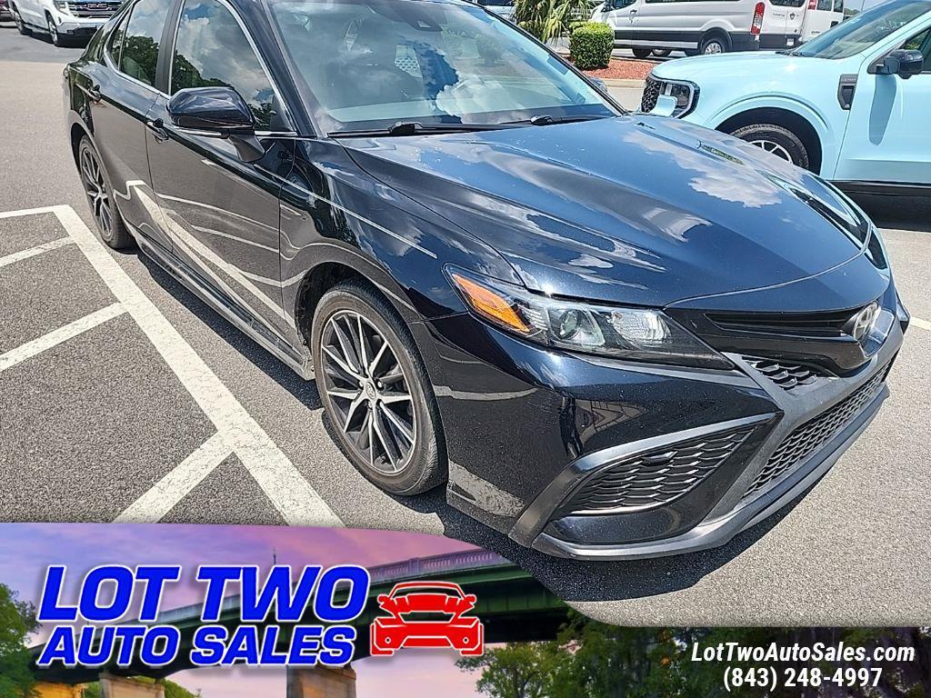 Toyota Camry SE 2021