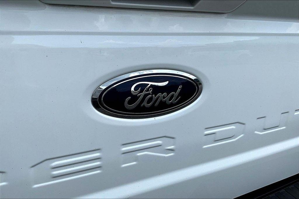 Ford F-250 SD Lariat Crew Cab 4WD 2026