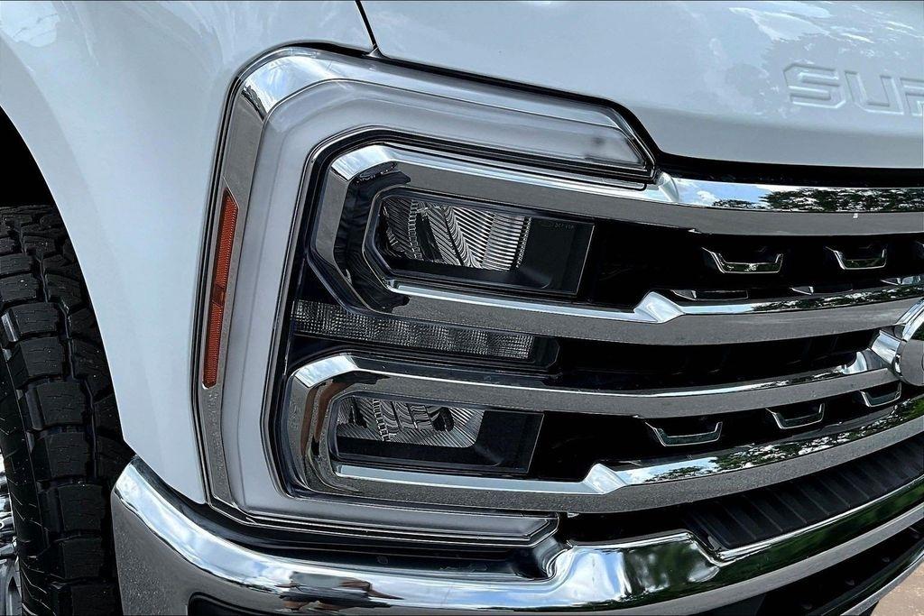 Ford F-250 SD Lariat Crew Cab 4WD 2026