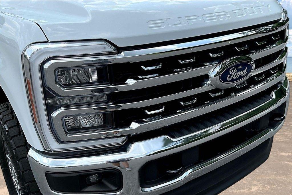 Ford F-250 SD Lariat Crew Cab 4WD 2026