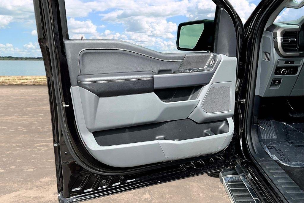 Ford F-150 XLT SuperCrew 4WD 2025