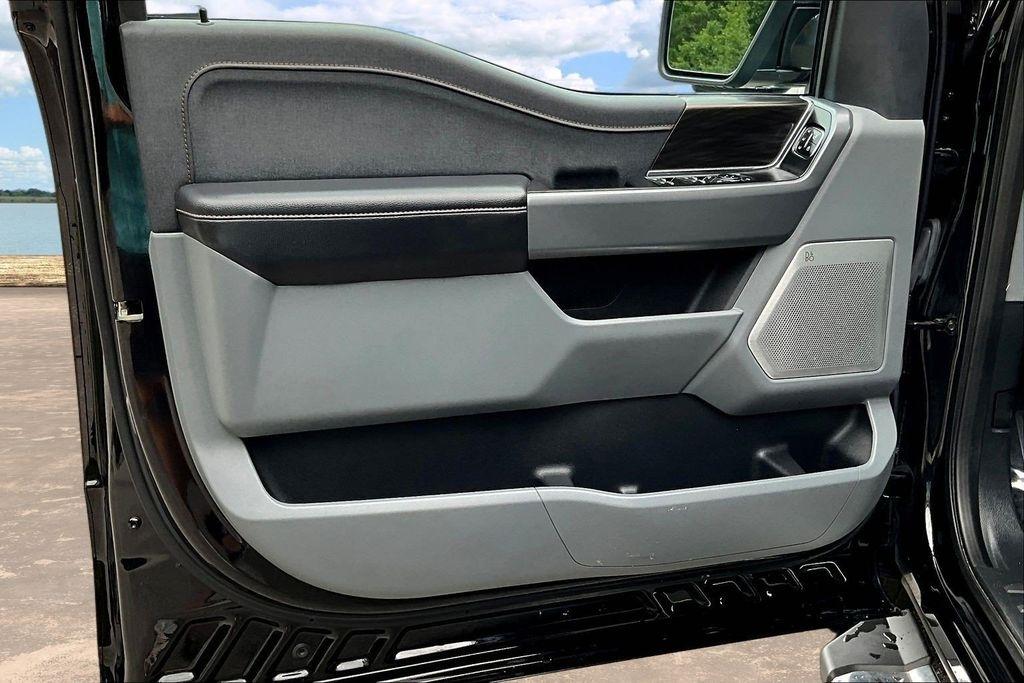 Ford F-150 Lariat SuperCrew 4WD 2024