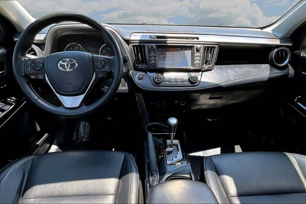 Toyota RAV4 Limited FWD 2018