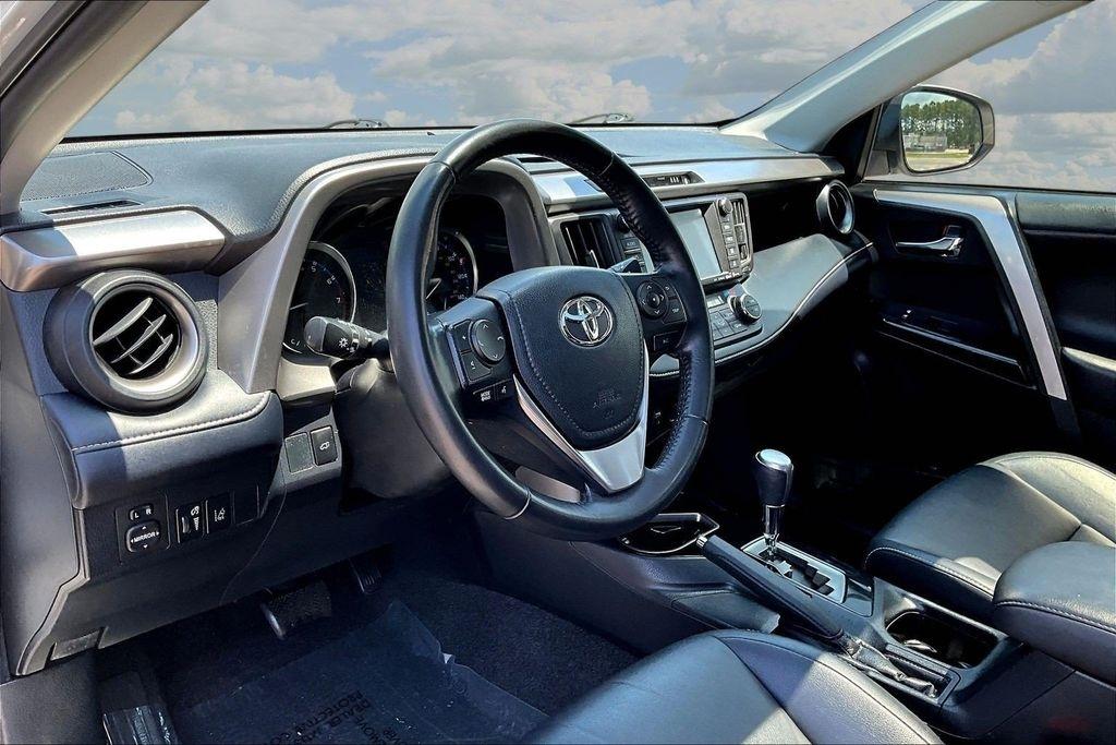 Toyota RAV4 Limited FWD 2018