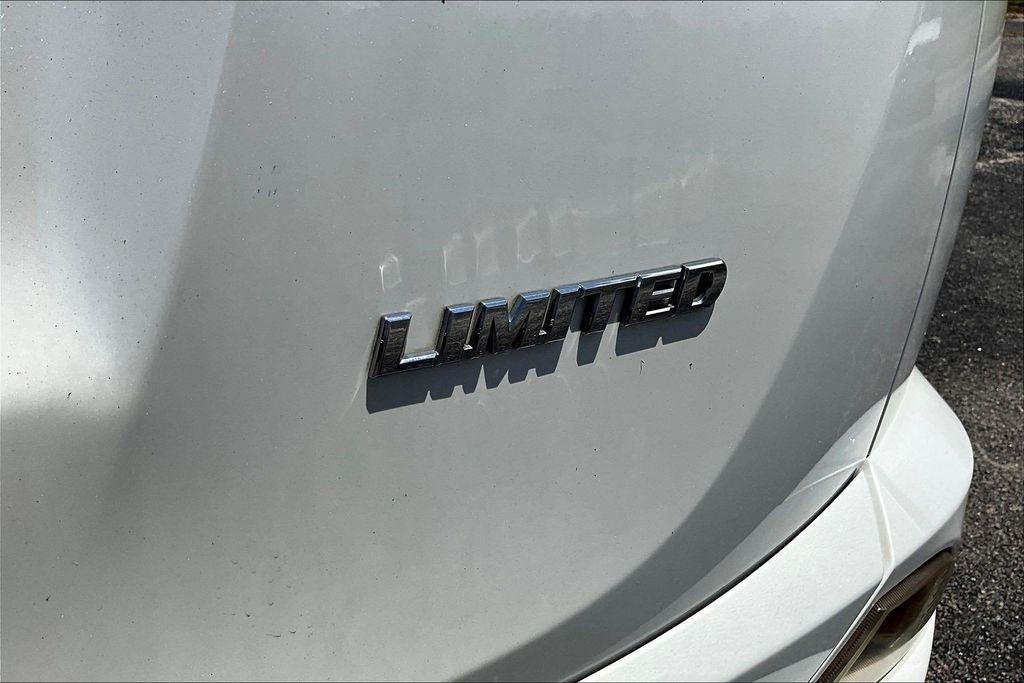 Toyota RAV4 Limited FWD 2018