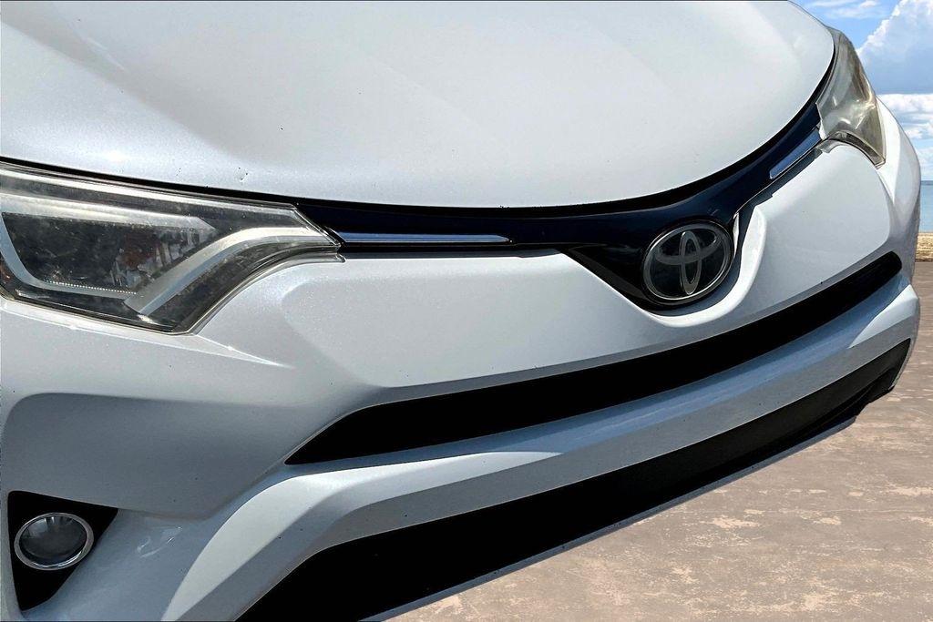 Toyota RAV4 Limited FWD 2018