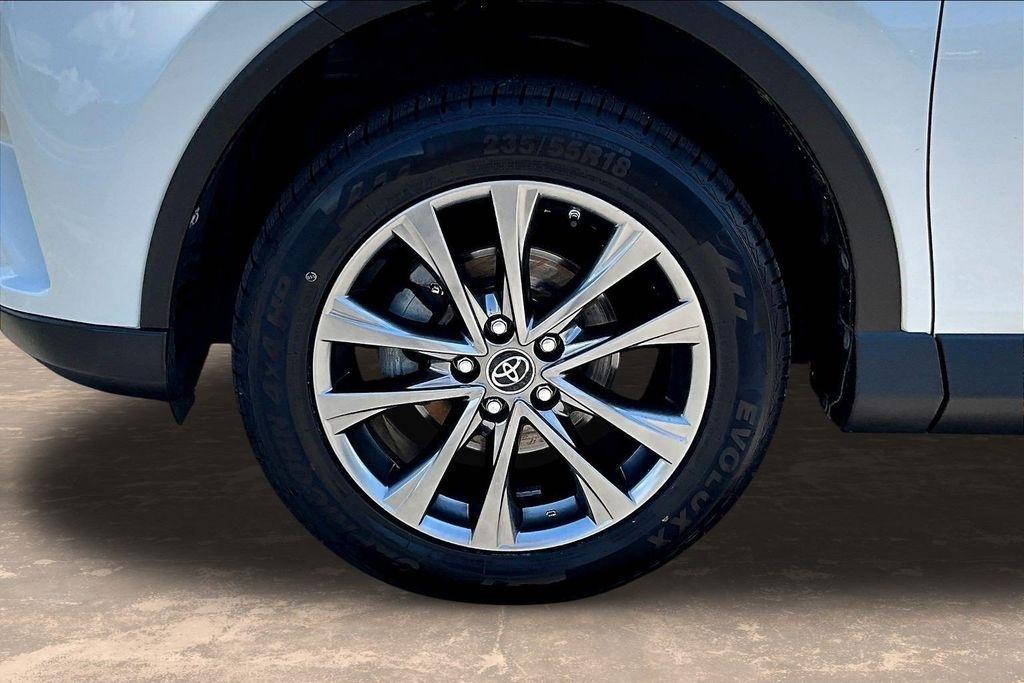 Toyota RAV4 Limited FWD 2018