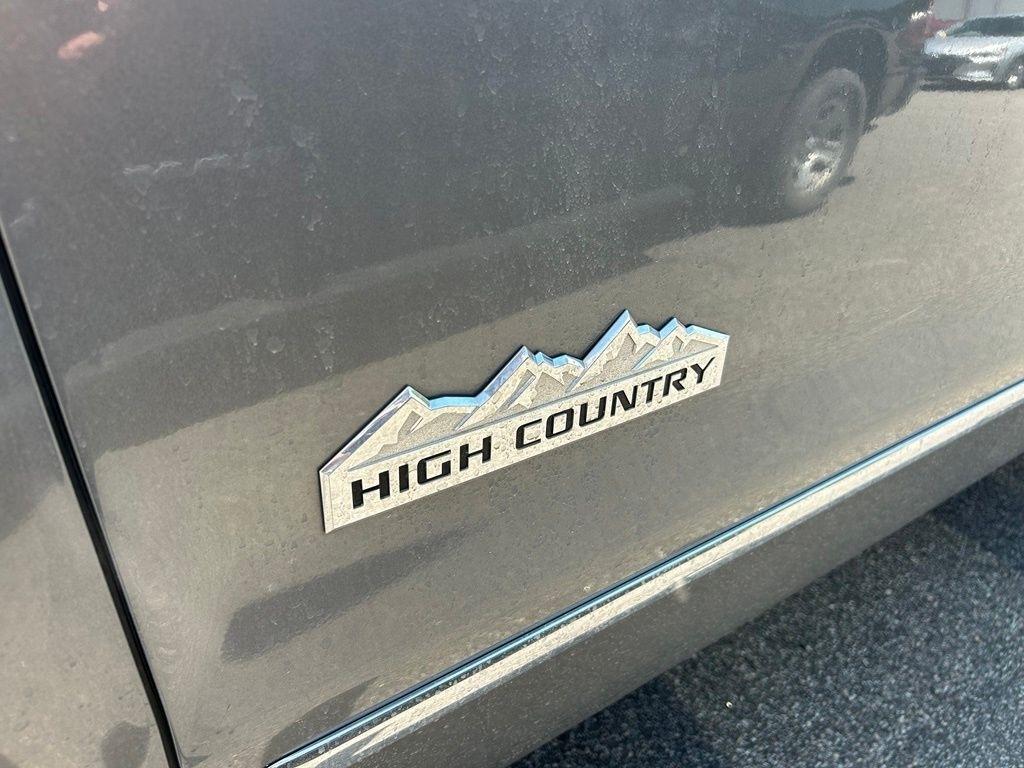 Chevrolet Silverado 1500 High Country Crew Cab Long Box 2WD 2017