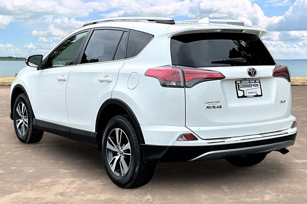 Toyota RAV4 XLE FWD (Natl) 2018