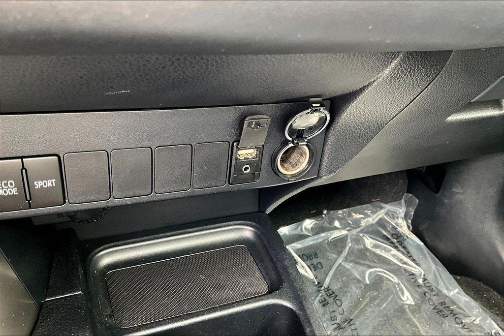 Toyota RAV4 XLE FWD (Natl) 2018