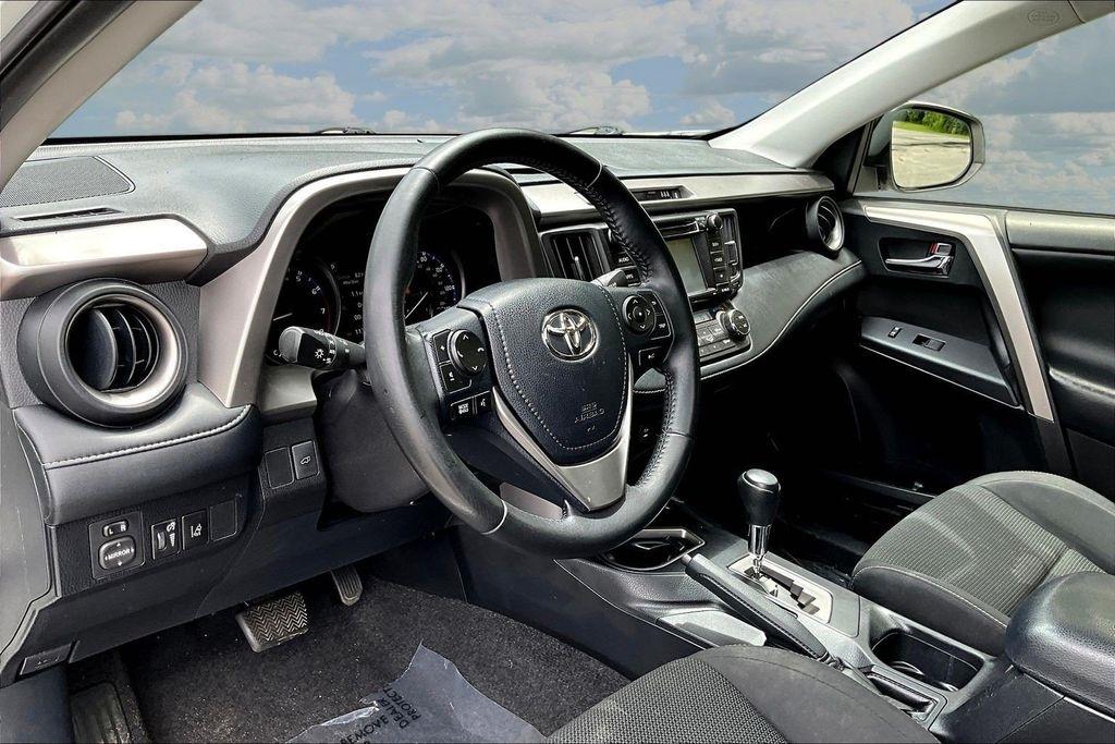 Toyota RAV4 XLE FWD (Natl) 2018