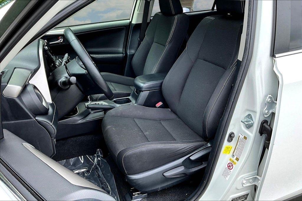 Toyota RAV4 XLE FWD (Natl) 2018