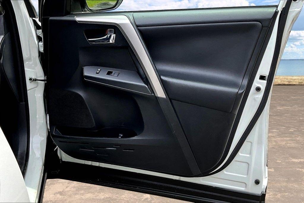 Toyota RAV4 XLE FWD (Natl) 2018