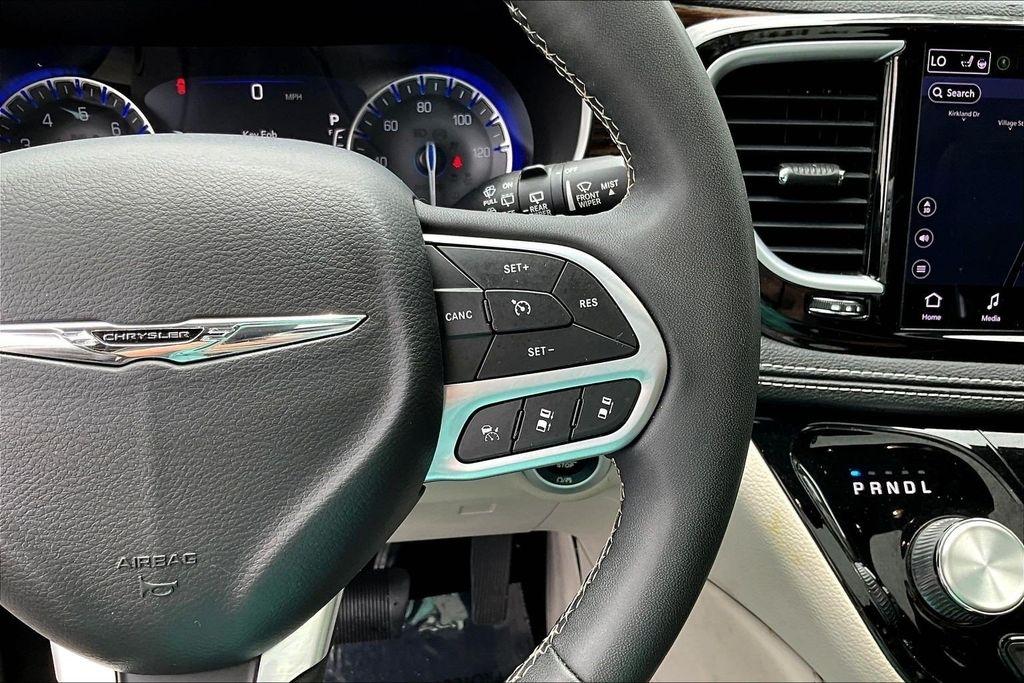 Chrysler Pacifica Limited AWD 2022