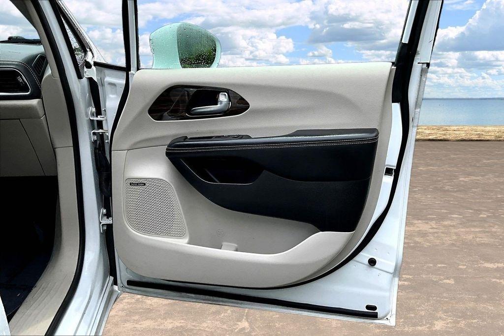 Chrysler Pacifica Limited AWD 2022