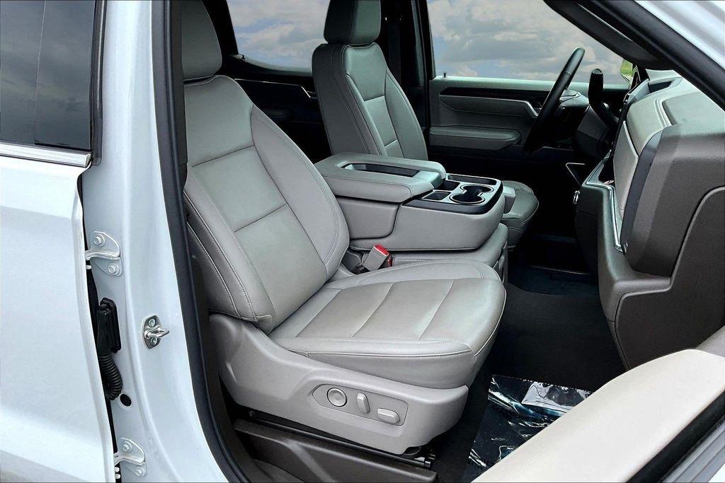 GMC Sierra 1500 4WD Crew Cab 147" SLT 2026