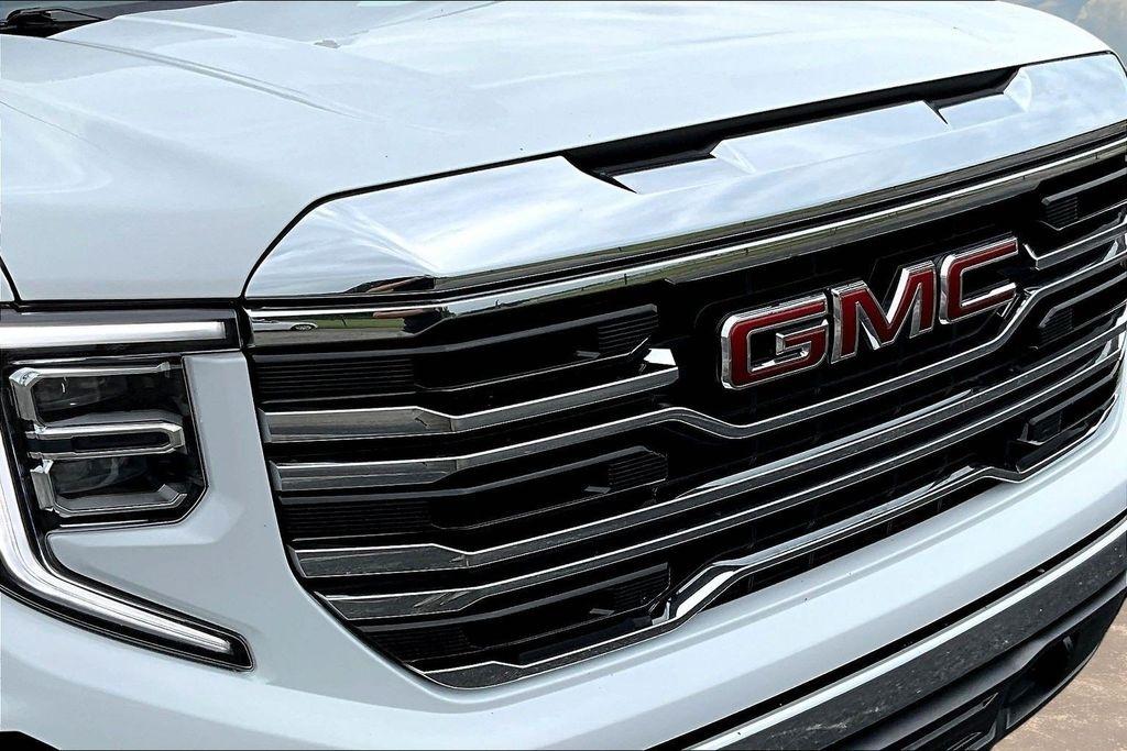 GMC Sierra 1500 4WD Crew Cab 147" SLT 2026