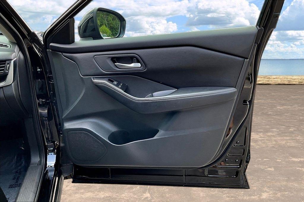 Nissan Rogue FWD SV 2025