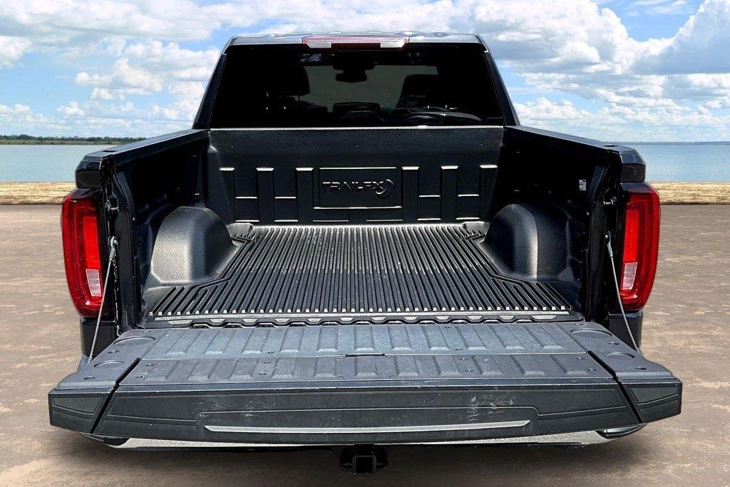 GMC Sierra 1500 4WD Crew Cab 147" SLT 2025