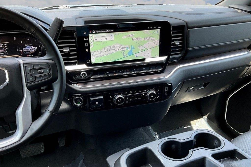 GMC Sierra 1500 4WD Crew Cab 147" SLT 2025