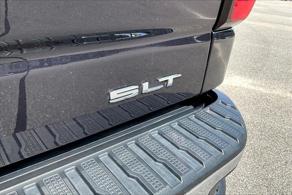 GMC Sierra 1500 4WD Crew Cab 147" SLT 2025