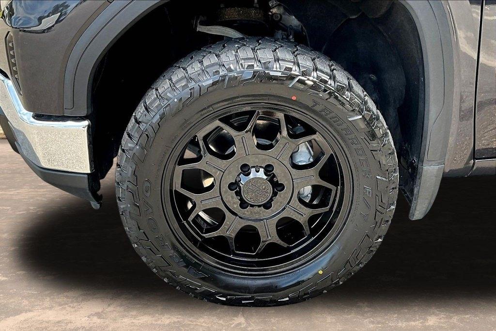 GMC Sierra 1500 4WD Crew Cab 147" SLT 2025