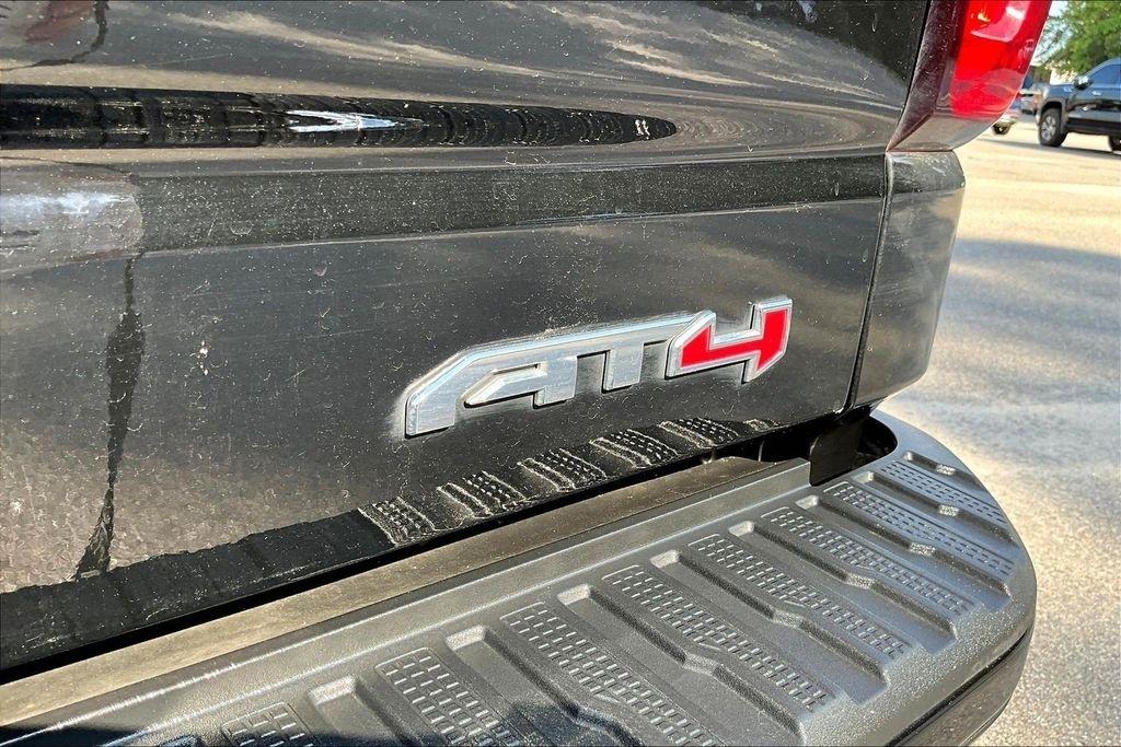 GMC Sierra 1500 4WD Crew Cab 147" AT4 2023