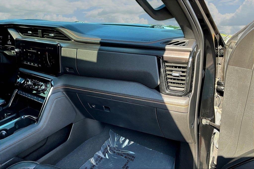 GMC Sierra 1500 4WD Crew Cab 147" AT4 2023