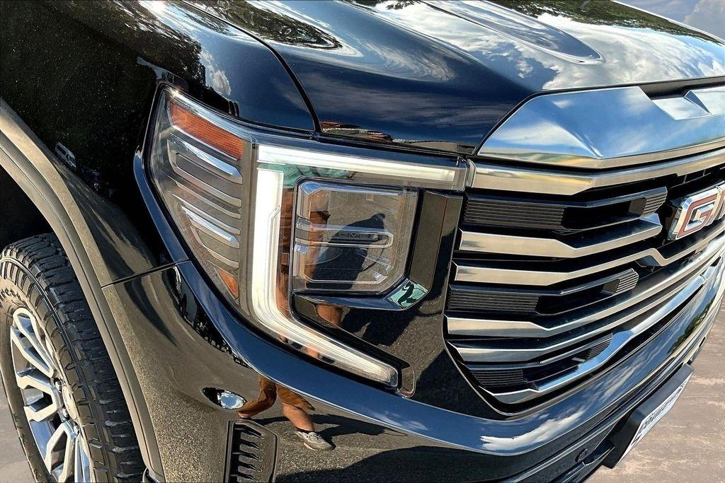 GMC Sierra 1500 4WD Crew Cab 147" AT4 2023