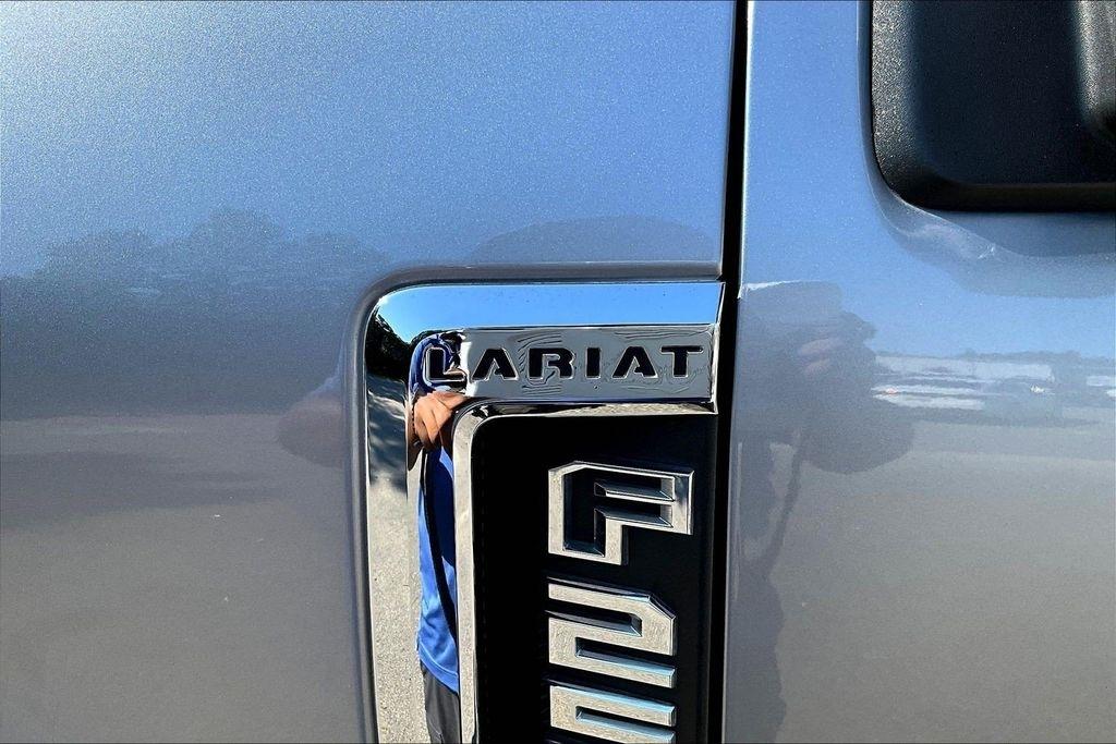 Ford F-250 SD Lariat 4WD Crew Cab 8' Box 2022