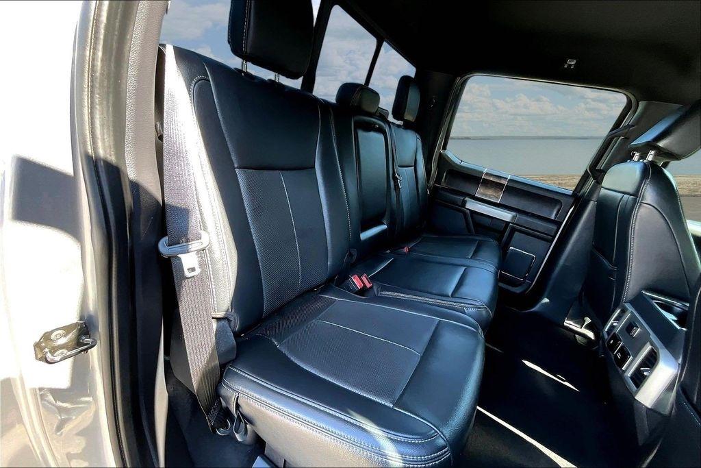 Ford F-250 SD Lariat 4WD Crew Cab 8' Box 2022