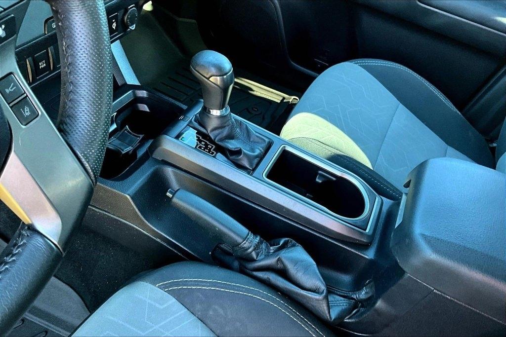 Toyota Tacoma SR5 Double Cab 5' Bed V6 AT (Natl) 2020