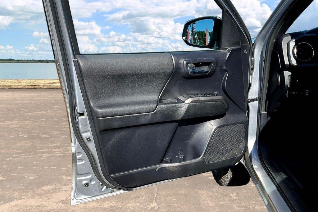 Toyota Tacoma SR5 Double Cab 5' Bed V6 AT (Natl) 2020